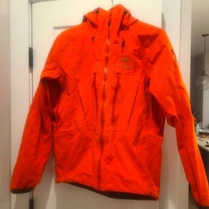 Arc'teryx Alpha SV Jacket Medium color Dynasty (red)